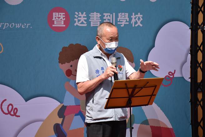 苗栗县长徐耀昌支持县议长锺东锦选县长，也卷入政治斗争中。（谢明俊摄）