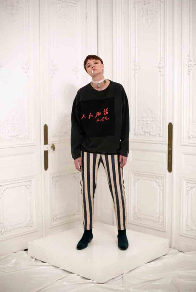 ERD 2018的秋季系列中，也有運用毛澤東的語錄製成T恤。（摘自Vogue Runway）