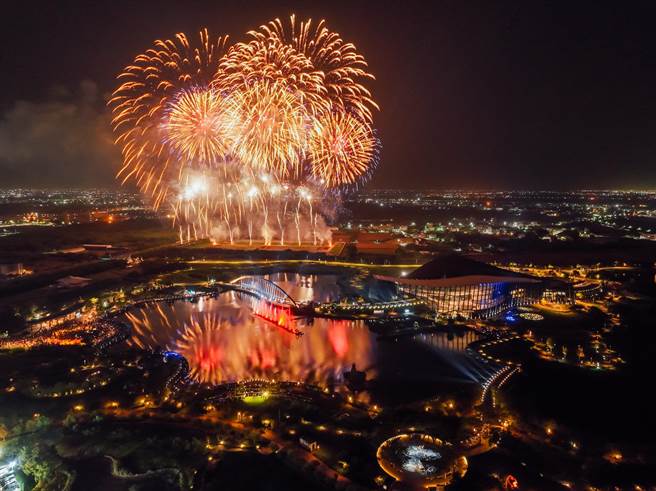 嘉县文化观光局邀民眾来趟偽出国、看焰火的小旅行。（嘉义县政府提供∕吕妍庭嘉义传真）