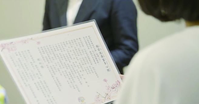 隨著對寵物身後事的逐漸重視，誦經祈福等儀式皆為寵物生命禮儀的一環。(圖/邱媽媽生命美學)