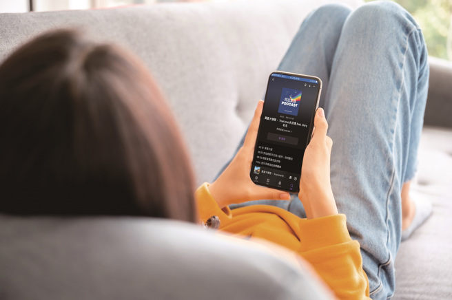 近年来，同志相关议题在Podcast上眾声喧哗，邀请人们打开双耳，聆听酷儿的生活点滴。（图／marchmeena29）