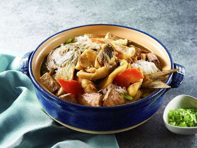 「欣叶・钟菜」保留着如「季节菜丸锅」、「五福拼盘」等传统菜的滋味，让想念老味道的客人有处可寻。（图／欣叶・钟菜）