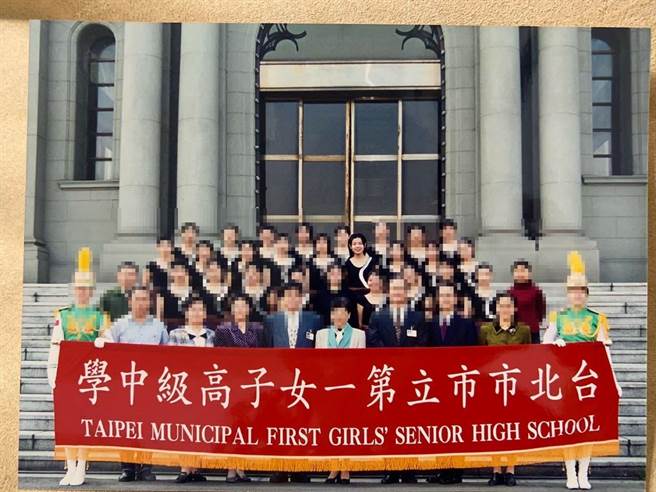 Gao Hong An posted a group photo of the Northern First Women’s Flag Team to slander Green Camp and declare war – Politics – Zhongshi