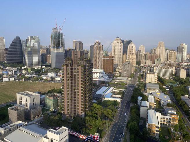 台中新兴重划区预售新案单价高涨，愈来愈多建商重返台中成熟市区购地推案。图／曾丽芳  