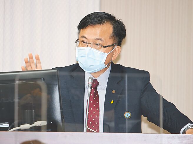 针对部分有线电视系统业者提出要将55频道TVBS更动到158、149频道，原55台替换为镜电视新闻台，NCC主委陈耀祥5日表示已经驳回业者的移频申请。（姚志平摄）