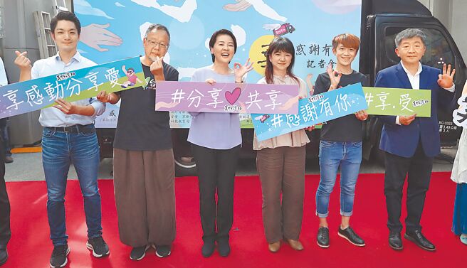 台北市长3位参选人，蒋万安（左）、陈时中（右）及黄珊珊（左三）5日同时出席一场记者会，共同为公益做宣传。（郑任南摄）