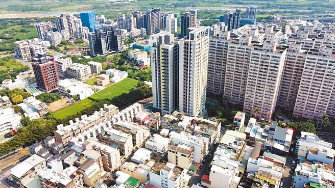 新竹市政府2018年核定地主自办武陵段都市更新计画，是竹竹苗首件自办都更混居社宅，已于9月取得使用执照，预计明年上半年入住。（新竹市政府提供／王惠慧新竹传真）