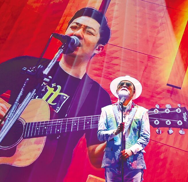 班铁翔在演唱会上与艾成隔空对唱。（罗永铭摄）