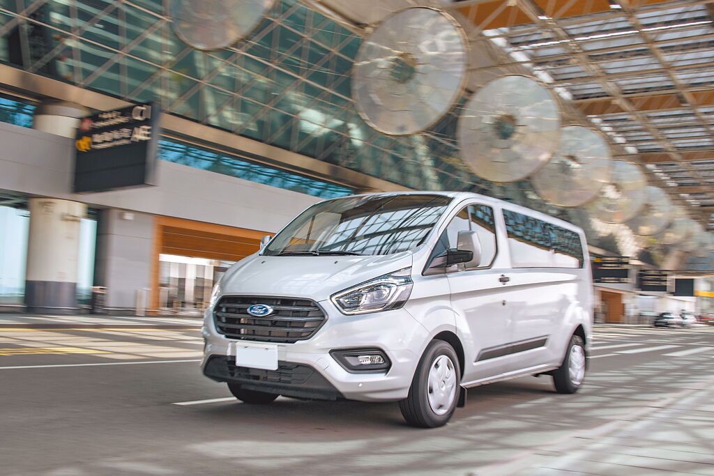Ford Tourneo Custom福特旅行家九人座Kombi突破市場格局，以129.9萬元切入市場。（陳大任攝）