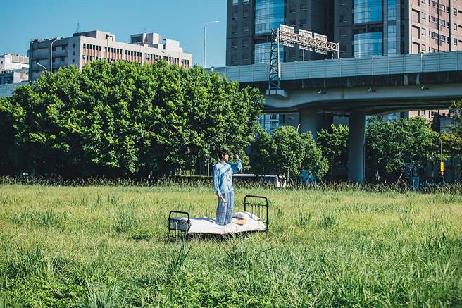 江健榆日前拍攝新專輯宣傳照。（就愛音樂提供）