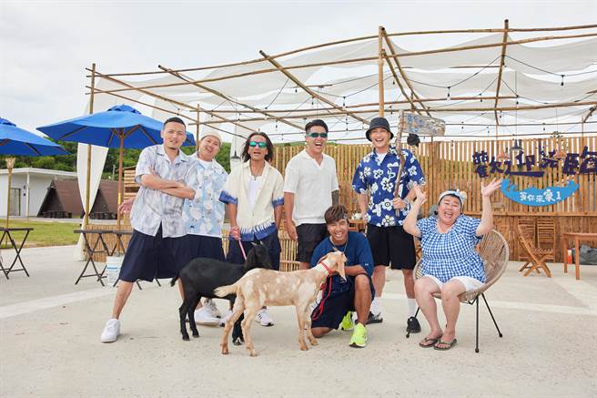 「玖壹壹」春风（左起）、洋葱和顏志琳、健志、尤秋兴、范少勋及林美秀近来合作实境节目。（混血儿娱乐提供）