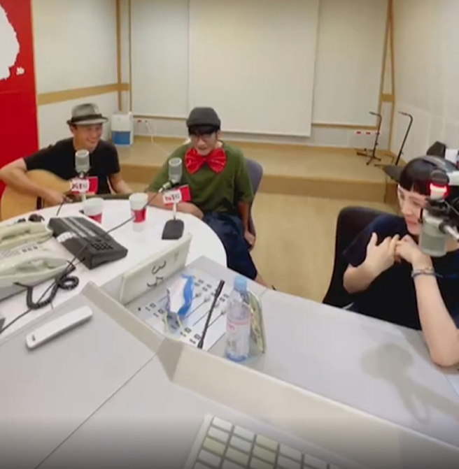 魏如萱好友黄玠和吴志寧前来探班。（图／翻摄自IG@hit_fm_taiwan）