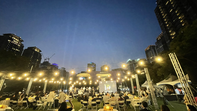 典礼在国家歌剧院及灯光衬托下别具气氛。(图/台中市政府都市发展局提供)