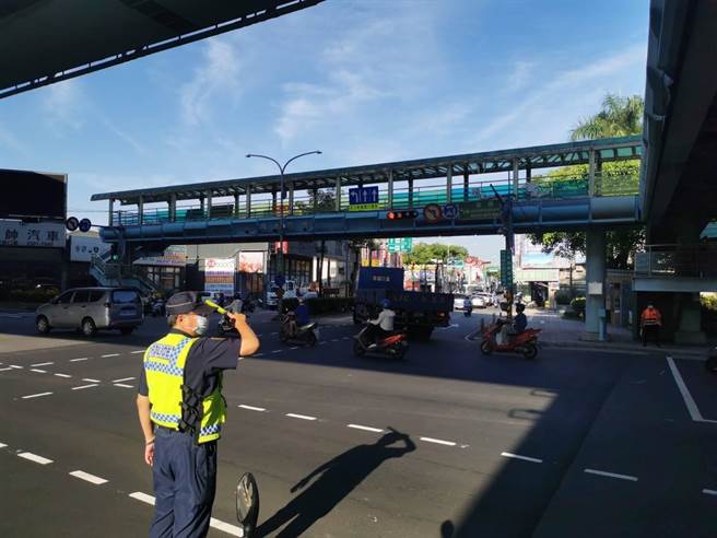 因应国庆连假将至，新庄警方将于今日下午起加强交通疏导。（警方提供）