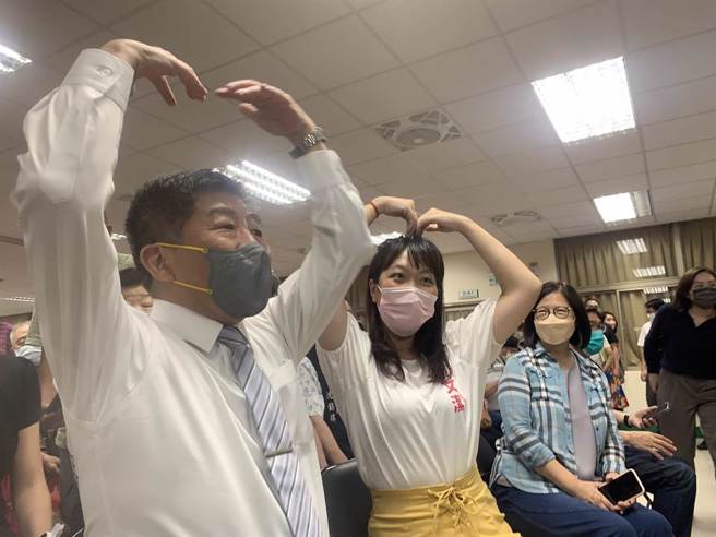 北市議員參選人張文潔（右）民進黨台北市長陳時中（左）。（資料照／黃婉婷攝）
