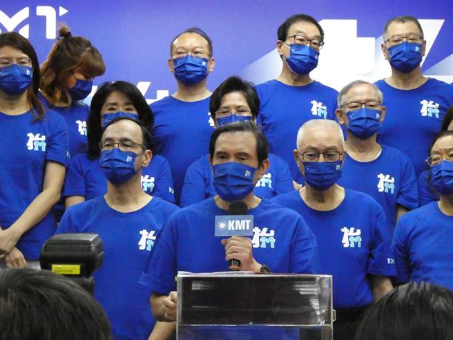 前總統馬英九呼籲不要再以「Taiwan National Day」（台灣國慶日）作國慶名稱，遭行政院長蘇貞昌揶揄「對台灣沒感情還要批評別人」。（周志豪攝）