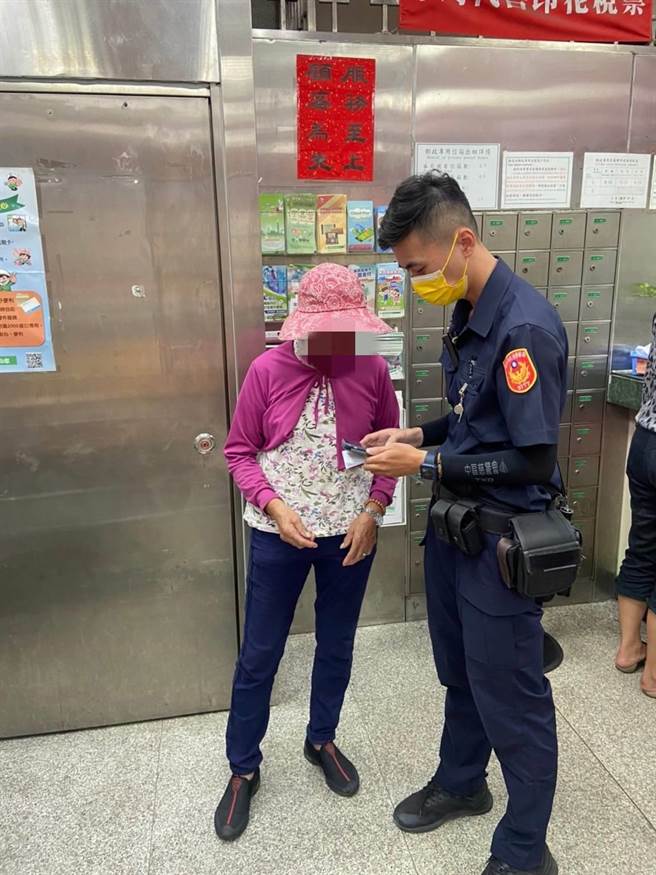 员警到场时，「老友」再次催促匯款，员警接过电话并表明身分，对方立即挂断，且将LINE讯息全部秒速收回。（乌日警分局提供／潘虹恩台中传真）