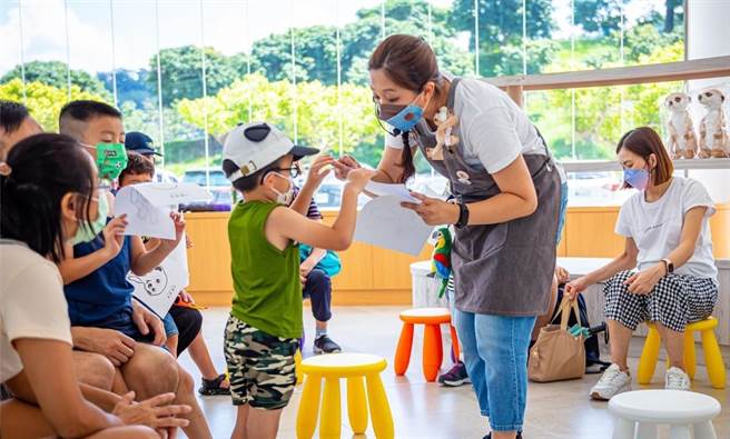 九九峰可爱动物园区内可以跟小动物接触，十分受小朋友欢迎。（业者提供／杨静茹南投传真） 