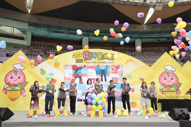 桃園市衛生局舉辦食安嘉年華，北榮桃園分院在場接種流感疫苗，卻有118名未滿3歲幼童接種錯誤疫苗，衛生局將開罰25萬。（桃園市衛生局提供）