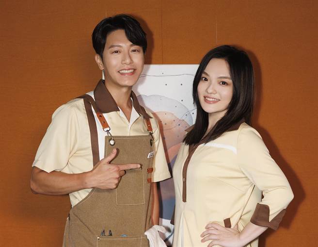 韦礼安（左）新歌邀请好友徐佳莹合作。（The Orchard提供）