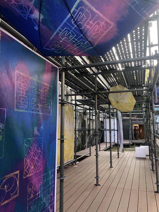 策展团队期许大家走进老巷弄遇见缤纷花伞，开启一场奇幻旅程！(台南市文化局提供／曹婷婷台南传真)