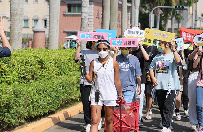 梁凱熙說，今天很特別是用畢業生身分回到學校，讓她很感動。(林雅惠攝)