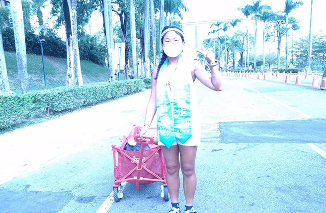 梁凱熙推著行李推車用雙腳走遍台灣各角落。(林雅惠攝)