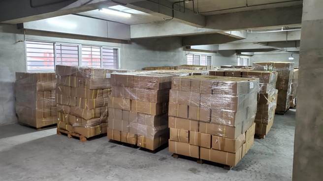 桥头地检署检察官梁咏钧、李侃颖指挥调查局、农粮署等单位，破获南投名列台湾百大茶行的谢姓业者，自越南「洗产地」走私107公吨，共计5995箱的大陆茶叶来台，混台湾茶在台贩售，检调日前到高雄市冈山区及南投县名间乡等地搜索，带回谢姓被告等人，经检方讯问后，谕知谢姓主嫌60万元交保。 (桥头地检署提供／林雅惠传真)