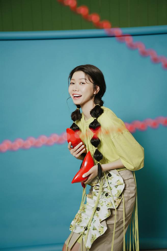 蔡恩雨将于22日举办「勇气光圈触电100％演唱会」。（华纳音乐提供）