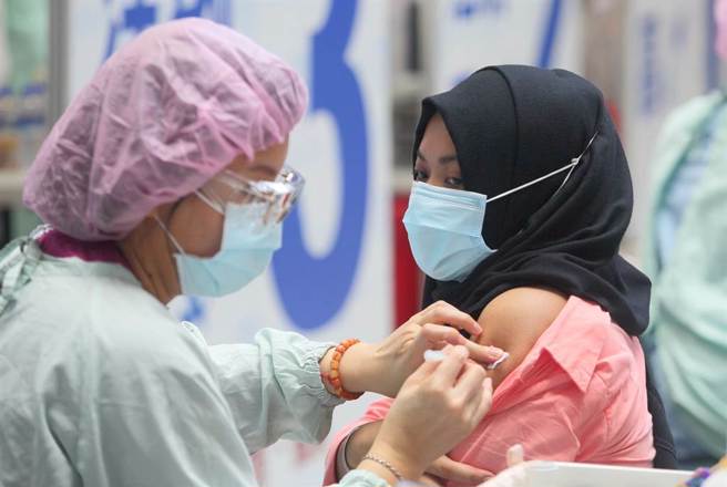 10月13日起移工入境需在符合1人1室且有独立卫浴的旅馆、移工宿舍或雇主自宅进行自主防疫。（示意图／本报系资料照）