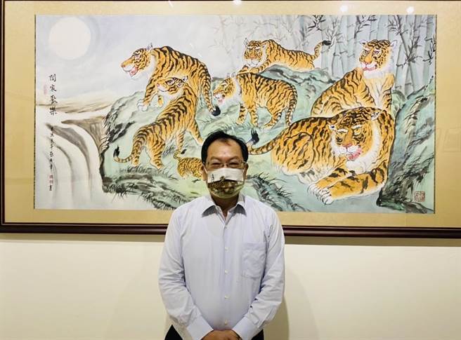 前警政署副署長蔡俊章在新北市藝文中心舉辦水墨畫展。（蔡俊章提供）