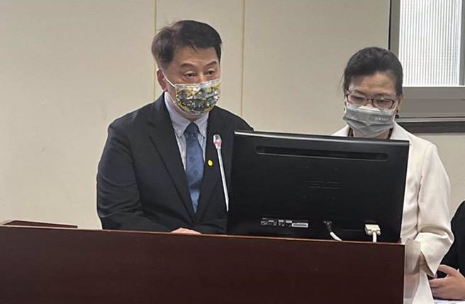 资策会执行长卓政宏(左)。(资料照片／王玉树摄)