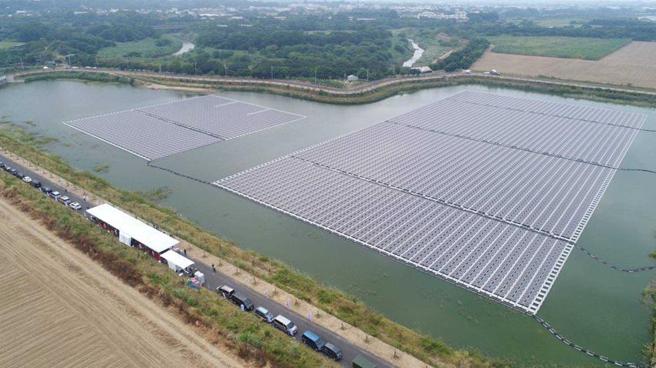 （康舒嘉义滞洪池电厂转供绿电予纬颖。图／康舒提供）