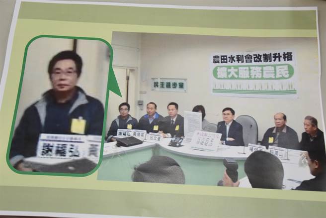 锺东锦竞选总部7日上午召开记者会，指控谢福弘投绿保官位。（谢明俊摄）