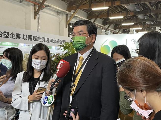 國泰金控總經理李長庚參加2022年台灣氣候行動博覽會會後接受媒體訪問。（圖／魏喬怡）