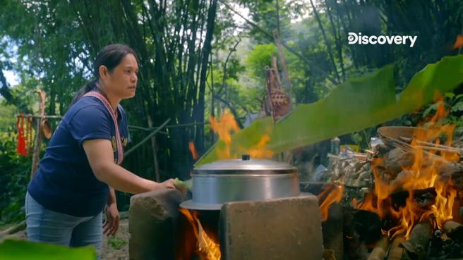 阿美族厨师林凤廷带领年轻人保存祖灵的饮食文化。（Discovery提供）