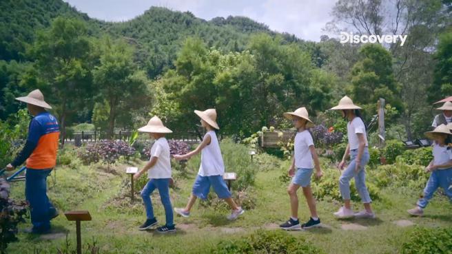 陈木城的野菜学校带领孩子们以探索、寻宝与游戏认识大自然。（Discovery提供）