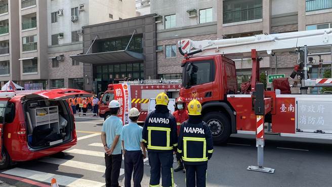 南宝企业义消也加入这次防灾演练，提升整体防灾量能。（台南消防第三大队提供／李俊淇台南传真）