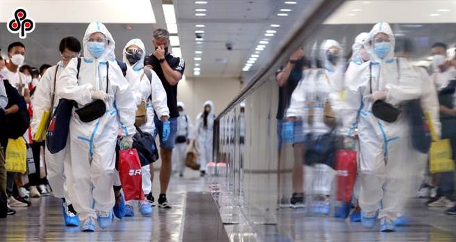 中央流行疫情指挥中心去年实施三级警戒，要求包括移工在内的外国人不得入境。（报系资料照）