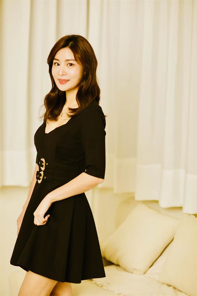 靳筱葳长相甜美，有「小周子瑜」之称。（翰森娱乐提供）
