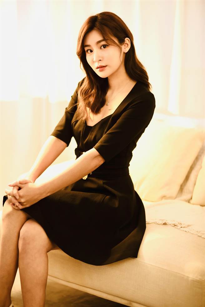 靳筱葳是优秀的创业家，一手打造纹绣事业，建立「美的王国」。（翰森娱乐提供）