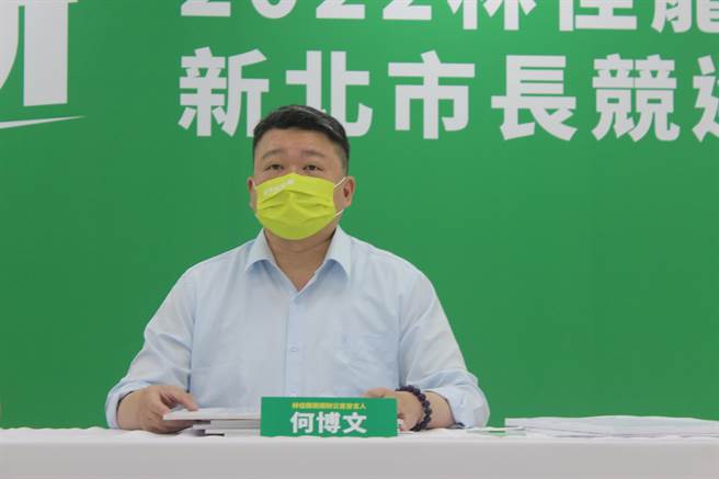 民进党新北市长参选人林佳龙竞选办公室发言人何博文抨击侯办避重就轻，成天花时间胡言乱语，就是端不出政绩，发言水准不停秀下限。（陈慰慈摄）