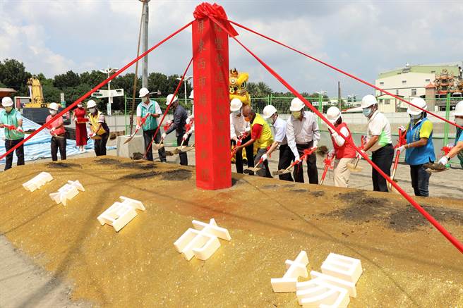 屏东西市场重建工程7日动土，由屏东县长潘孟安亲自主持。（谢佳潾摄）