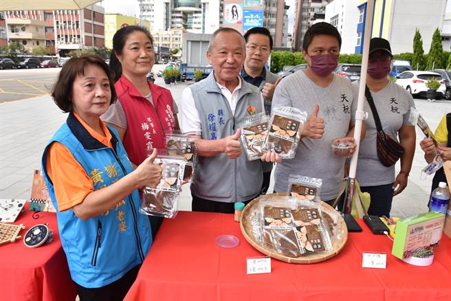 苗栗2022幸福旅游节7日上午正式启动，苗栗县长徐耀昌邀请大家来苗栗玩拿大奖。（谢明俊摄）