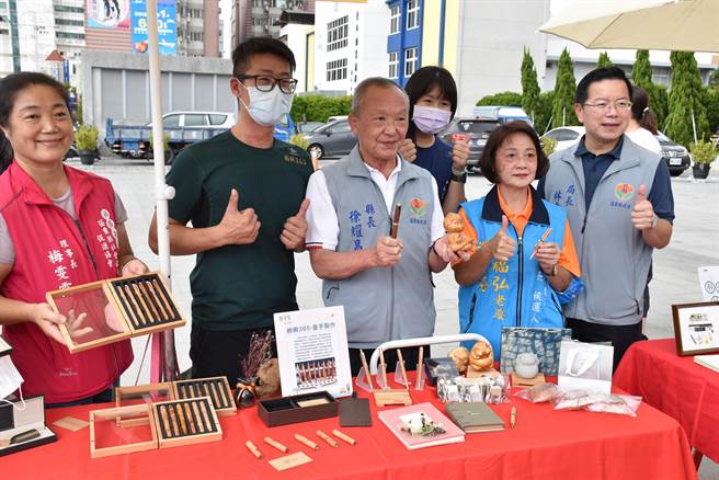 苗栗2022幸福旅游节7日上午正式启动，苗栗县长徐耀昌邀请大家来苗栗玩拿大奖。（谢明俊摄）