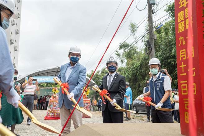 新竹市政府获中央补助，投入2753万元进行高峰路拓宽及人行道环境改善工程，7日举办动土仪式，预计明年3月底完工。（新竹市政府提供／王惠慧新竹传真）