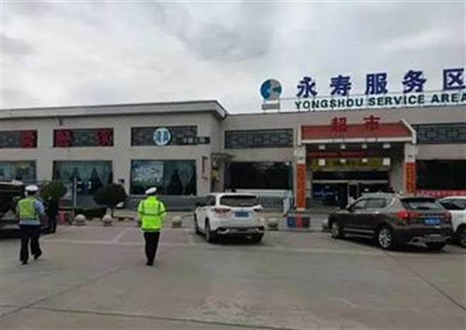 陝西咸陽大客車違規甩客40人確認感染者至少19人。（觀察者網）