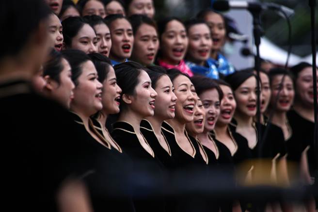 111年国庆筹备委员会7日在总统府前举办「国庆大会预演」活动，日本与台湾合作一起演唱多首曲目。（邓博仁摄）