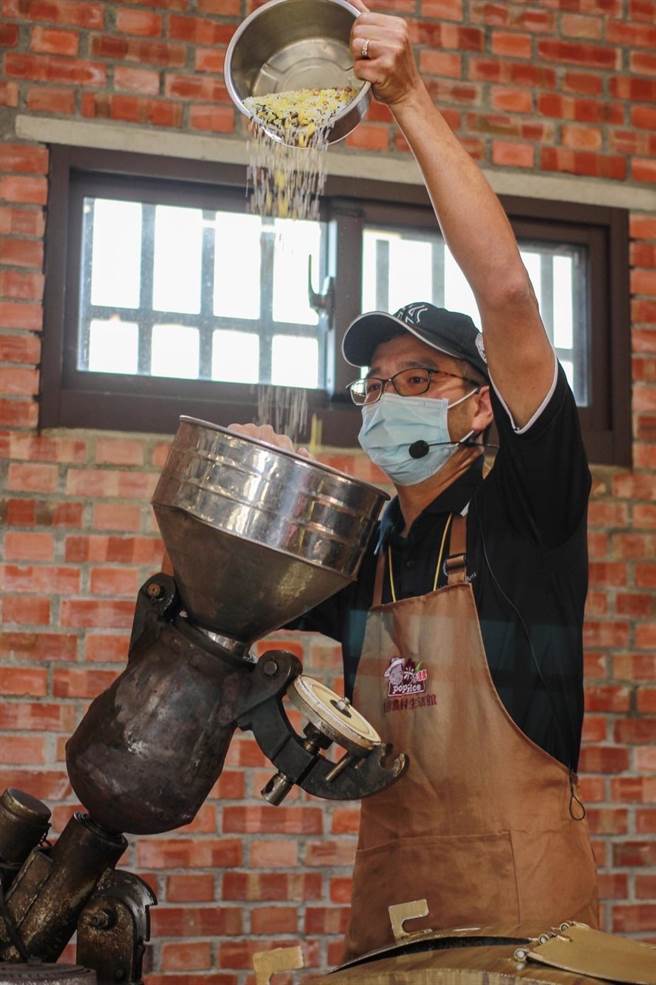 爆米香課程相當熱門名額已所剩不多。（隆田chacha提供／李俊淇台南傳真）