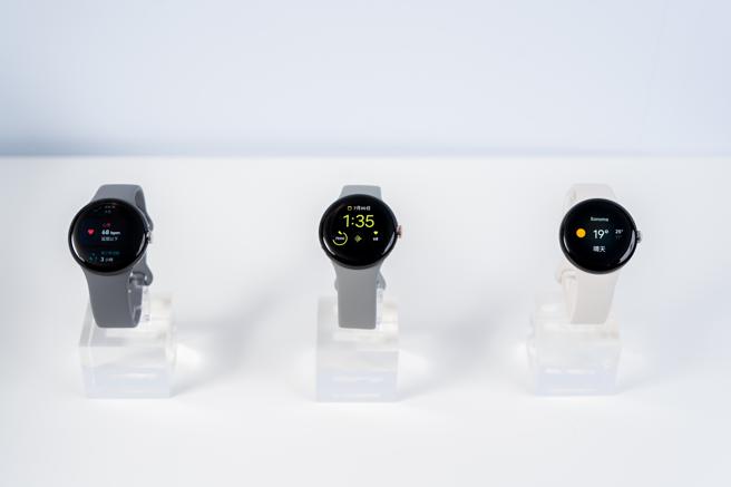 Google Pixel Watch推出Wi-Fi與LTE兩種版本，分別各推出表殼與表帶3款顏色搭配的款式，W-iFi版定價1萬900元、LTE版本定價1萬2900元。（Google提供）